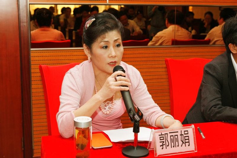省cdc健康教育科科长郭丽娟主持开幕式